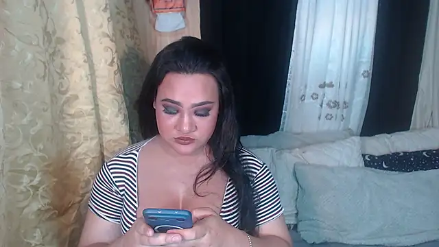 [3 Aug 00:49] Private Show – video modela na kameri Sexbomb_Ella