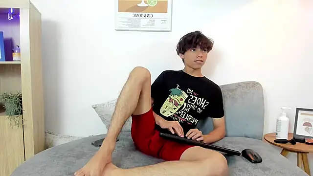 A hot cum in my hand waiting for you to lick it off - فيديو من Honeymoon_sariel موديل الكام