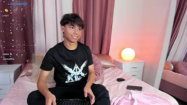 play with my new toy until pre-cum - فيديو من Honeymoon_sariel موديل الكام