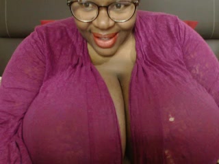 [25 May 11:27] Private Show – video od webkamerové modelky BoobsQueen46K