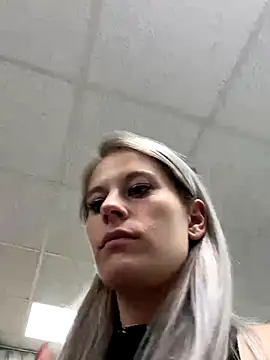 Es ist alles nass..💦 Squirting in Bed🥵 - video by TheRealJessyLey cam model