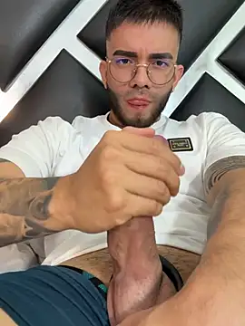 Keep jerking to me💦🍆 - video by King_Draven3 cam model