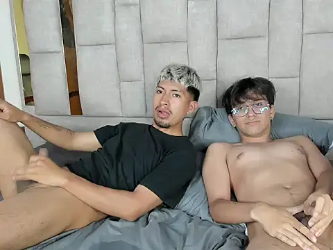 show 2 ass and suck hard - video by AxelAndJeremy cam model