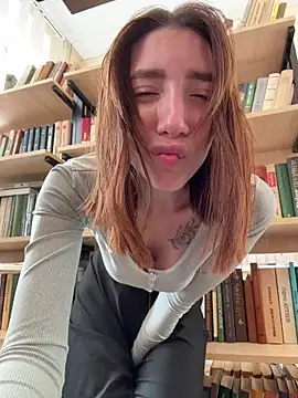 SPREAD PUSSY +DROOL ON BOOBS IN LIBRARY - video di BallerinaCappuccino_ modella di cam