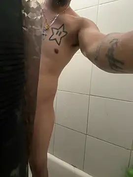 [18 May 15:42] Public Show – video od webkamerové modelky Hottdaddii