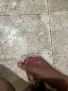 [29 Mar 23:24] Public Show – video modela na kameri Jeewapatel