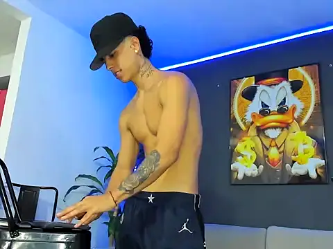 [4 Oct 19:32] Private Show – video modela na kameri Randyy_Ag