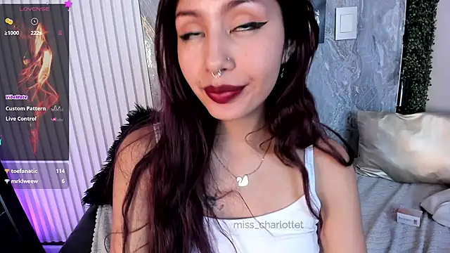 red lipstick blowjob and saliva - відео від вебкаммоделі Miss_Charlottet