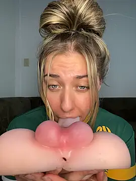 Bathtub squirt in stockingd w/ some deep throating