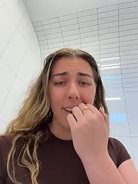 Public squirting 🚽