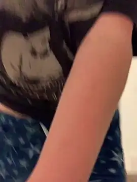 Glass dildo squirting all over kitchen floor - video by myasecrets cam model