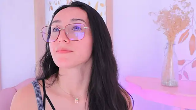 Finger My Pussy Close Up - video by Ginevra_esposito cam model