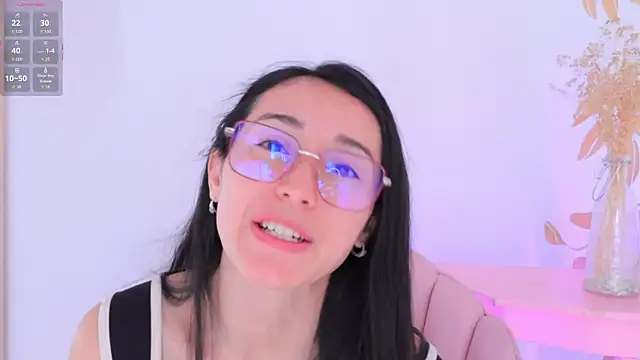 A sexy dance for you - video by Ginevra_esposito cam model