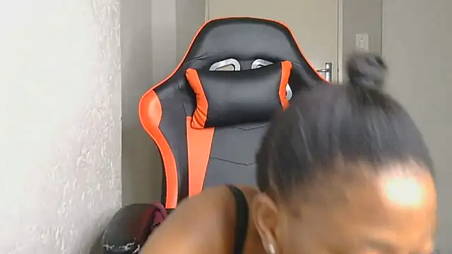 bouncing that ass - video oleh model kamera Ballenciaa