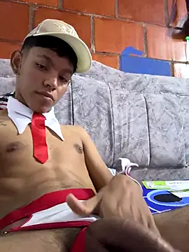 [17 Jul 22:44] Public Show - video by bl2y cam model