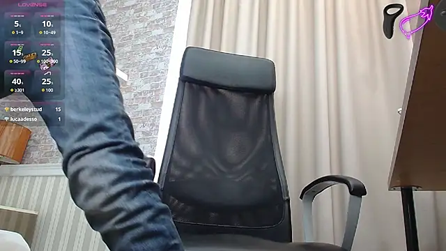 [17 Nov 09:42] Private Show - vidéo du modèle de showcams JonahShaw