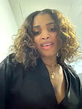 Horny - AuroraBrow adlı kamera modelinin videosu