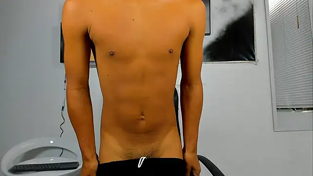 masturbation - vidéo du modèle de showcams tyler_twink_boy