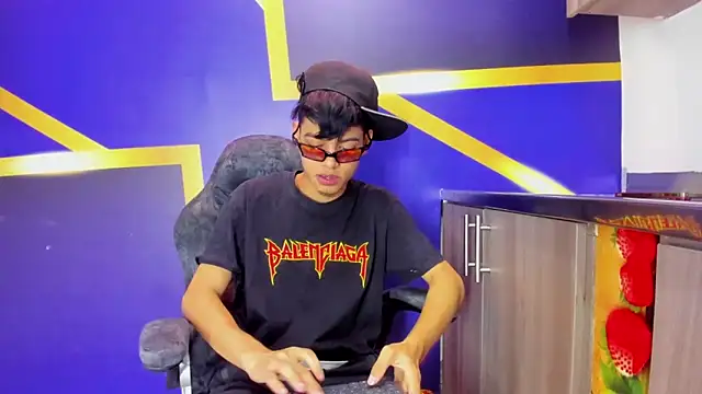 Saaled plays with his cock - video by gustavo_saaled19_ cam model