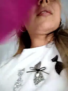 Suck dildo and finger pussy in the bat - video di CelestePrince2 modella di cam