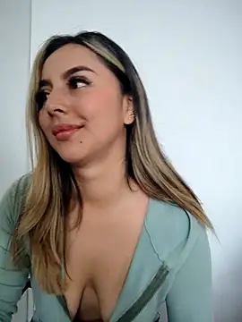fingers in my pussy - video by CelesteBlaze_ cam model