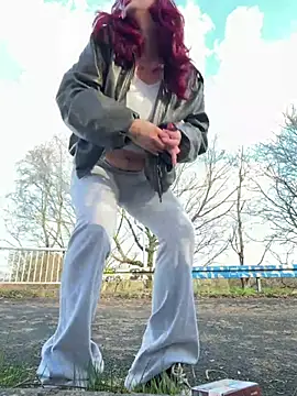 Twerk outdoor 😏 - Vídeo de OliviaaFischer, modelo de vídeos