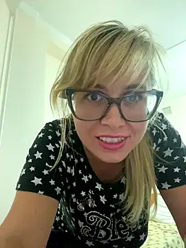 Танець з роздяганням - video by Crystal00Girl cam model