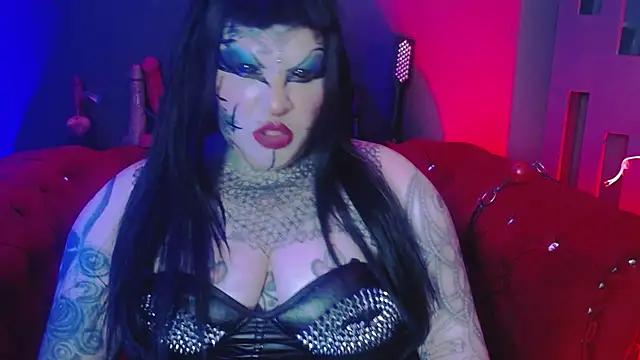 Queen pleases the submissive fuck her pussy with her biggest toy - Venus_Rock 캠 모델의 동영상