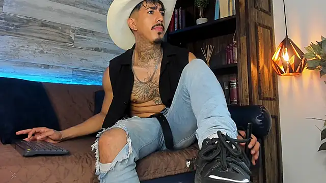 This cowboy wants your feet, the spit, and then try my cock - video av Donovan_Desmond cam model