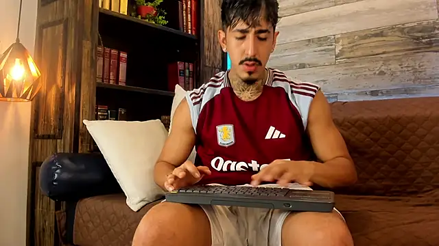 Whenever I come from training I feel so horny, Come play with my huge cock and my hairy juicy ass! - video av Donovan_Desmond cam model