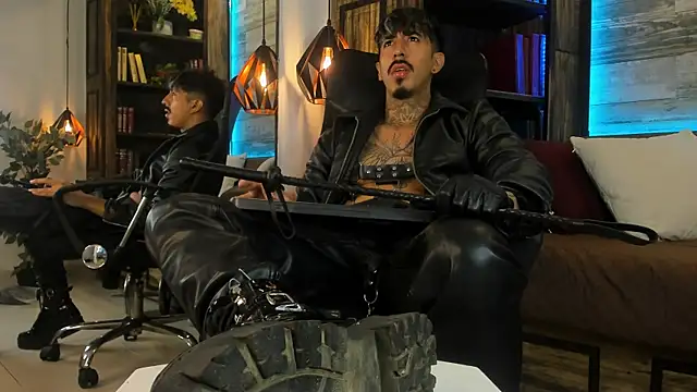 Alpha male dressed in leather and smoking while worshipping my boots and finally spit my cock - video av Donovan_Desmond cam model