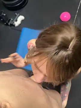 BLOW JOB for STRANGER in GYM - Vídeo de RosieSecret, modelo de vídeos