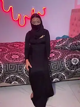 I play with my tits and my feet and the sucks for you - video by fayruz_malik cam model