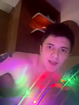 [24 Jul 12:48] just fuckin around - video di Trippgetsfucked modella di cam