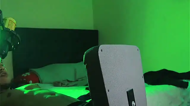 [21 Nov 19:11] Public Show - vídeo de la modelo de cam AlphaMasterXxx