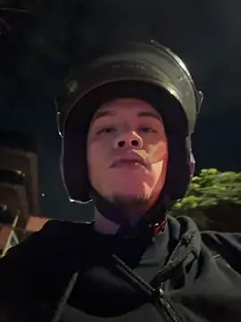 [28 Feb 21:10] Public Show - vídeo de la modelo de cam AlphaMasterXxx