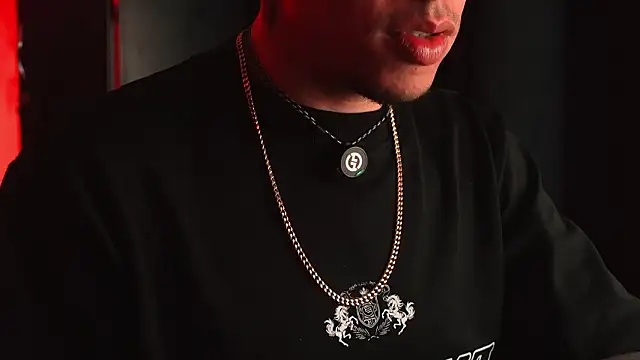 [30 Mar 19:35] Public Show - vídeo de la modelo de cam AlphaMasterXxx