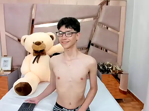 Tesing is so Fun Isn't ? 🤭👀 - video by AustinFluf cam model