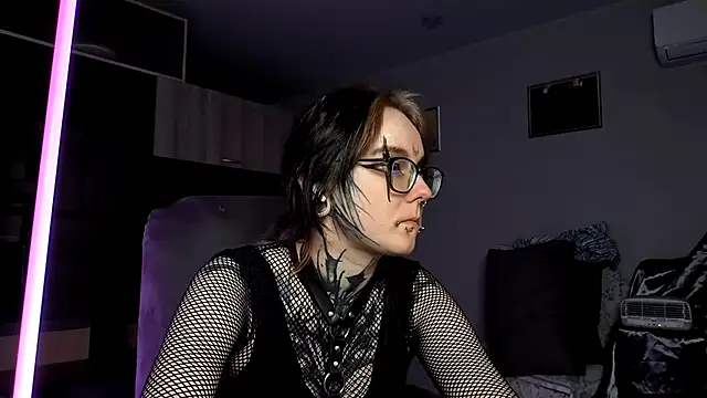 [7 Oct 18:30] Spy Show - video by HighelikeGirl cam model