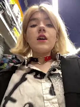 In mall`s toilet / strip+ahegao+suck fingers+french kiss - video by Cherry___Blossom cam model