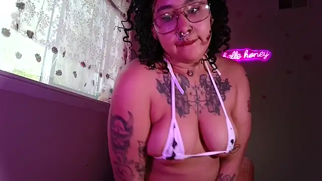 slutty attention whore - video by belle_honey cam model