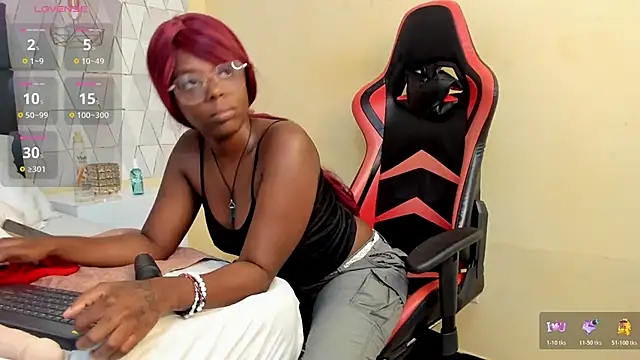 oil show + streptease - відео від вебкаммоделі OliviaGarciaa