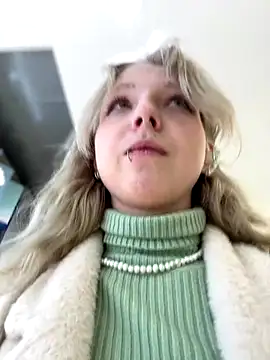 Stranger and me in changing room 🔥💦 - EveLittleSinner 캠 모델의 동영상