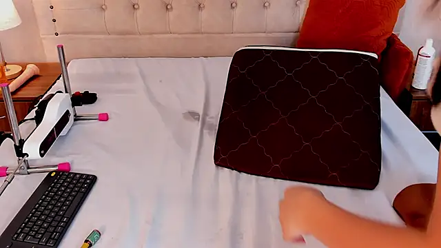 fingers and my favorite dildo - vidéo du modèle de showcams natasha_moreno