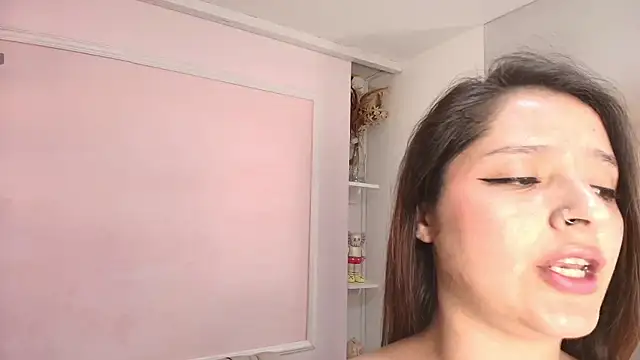 See close my sexy and wet pussy while I fingering for u - video by Lily_rousee_ cam model