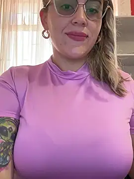 striptease, play pussy fingers andd twerking - video di CurvyLust_x modella di cam