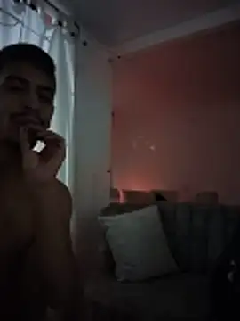 They fill my ass with cum, my friend fucks me!! - video di Juann-cock modella di cam