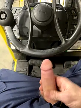 On Forklift flashing at work! – video od webkamerové modelky 66Retro99