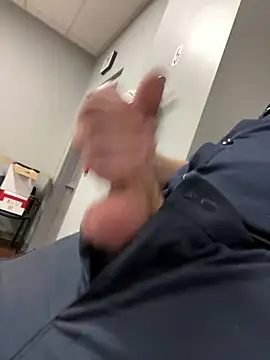 Big cumshot at work! — filmik 66Retro99, modela(-lki) na kamerkach