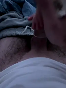 Abspritzen im Kondom - video by lemon_cook cam model